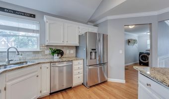 13153 Barrett Meadows Dr, Des Peres, MO 63021
