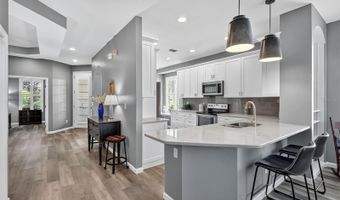 5610 GOLDEN ISLES Dr, Apollo Beach, FL 33572