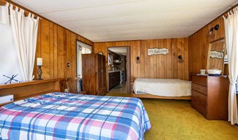81 Shoreline Dr, Barnet, VT 05821