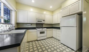 906 Mary Jane Ave, Ashland, OR 97520