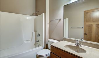 907 Sandalwood Dr, Altoona, WI 54720