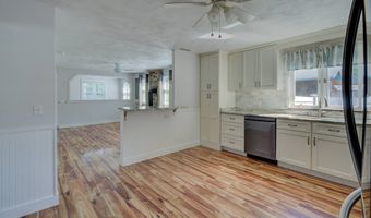 33 Spruce Ln, Bristol, RI 02809