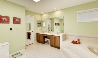 1819 N Normandy Ct, Arlington Heights, IL 60004