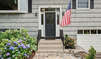 7 Wheeler Dr, Danbury, CT 06811