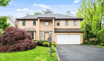 29 Sunset Rd S, Albertson, NY 11507