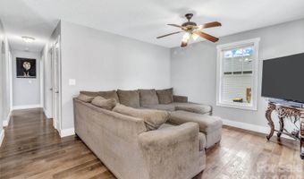 43 Pelzer St, Asheville, NC 28804