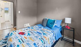 2405 Woodcrest Dr, Alton, IL 62002