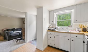 14 Lakeshore Dr, Belgrade, ME 04918