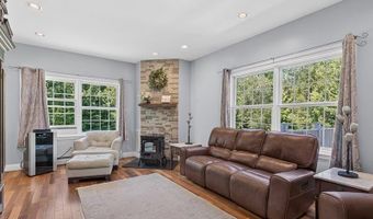 43 Skyline Rd, Bangor, ME 04401