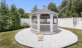 522 Mackey Ave, Belford, NJ 07718