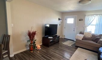 905 S Griffith Ave, Aurora, MO 65605