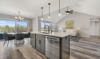 5165 Greyson Heights Dr, Auburn, IN 46706