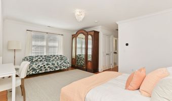 67 Thorpe St 67, Fairfield, CT 06824