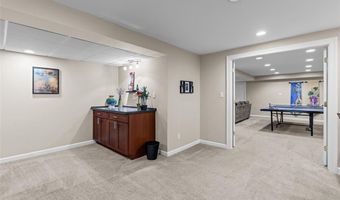 647 Waterford Ridge Dr, Ballwin, MO 63021