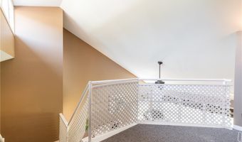 7 Hummingbird Ln, Amherst, NY 14228