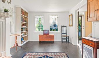 128 Eustis Ave, Newport, RI 02840