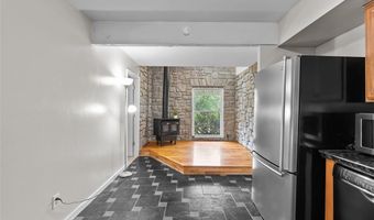 404 Applestone Dr, Ballwin, MO 63021