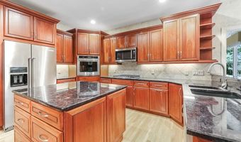 210 Chisholm Ct, Aurora, OH 44202