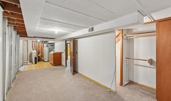 2818 Eisenhower Ave, Ames, IA 50010