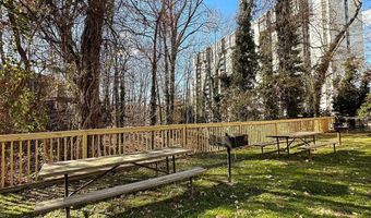 3310 WYNDHAM Cir 215, Alexandria, VA 22302