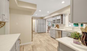 4003 KLOMAN St, Annandale, VA 22003