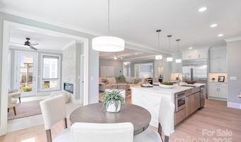 6910 Providence Ln W, Charlotte, NC 28226