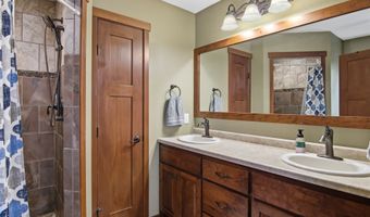 623 Autumn Dr, Altoona, WI 54720