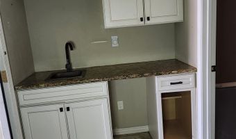 114 E Cypress St, Altus, OK 73521