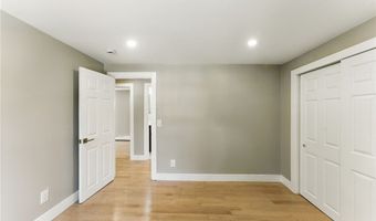 82 Barton Ave, Warwick, RI 02889