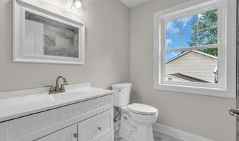 41 Avondale Ln, Aberdeen, NJ 07747