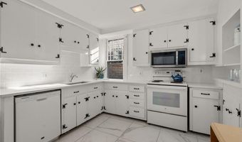 34 Bull St, Newport, RI 02840