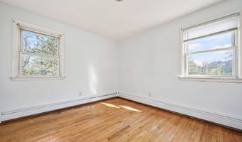 71 Sunshine Cir, Bridgeport, CT 06606