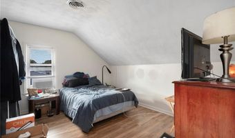 7 Cleveland Ave, Cranston, RI 02920