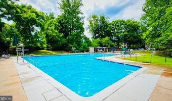 4957 AMERICANA Dr 106, Annandale, VA 22003