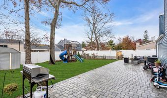 5 Sloop Ct, Barnegat, NJ 08005