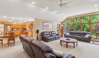 32335 Wildwood Dr, Adel, IA 50003
