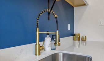 821 GREENWICH Dr, Ambler, PA 19002