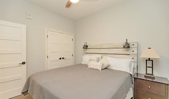 570 Linden Dr. 204, Arnolds Park, IA 51331