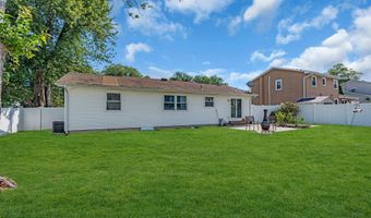 27 Carver St, Bayville, NJ 08721