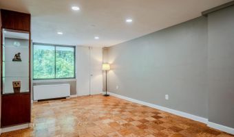 4390 LORCOM Ln #102, Arlington, VA 22207