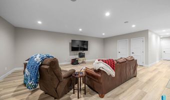2820 E Daybreak Cir, Brandon, SD 57005