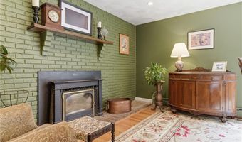 40 White Pine Dr, Glocester, RI 02814