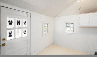 920 Grove St, Baldwin City, KS 66006