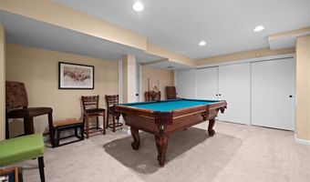 21 Meadowbrook Country Club Est, Ballwin, MO 63011