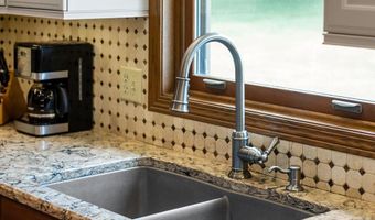 2623 W SUNNYVIEW Cir, Appleton, WI 54914