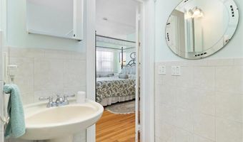 55 Hunter Ave, Newport, RI 02840