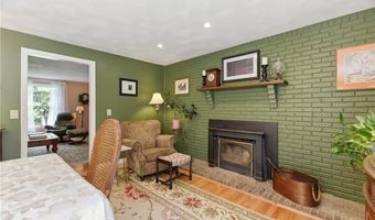 40 White Pine Dr, Glocester, RI 02814