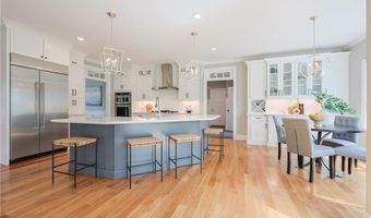 2 Bluemead Farm Ln, Barrington, RI 02806