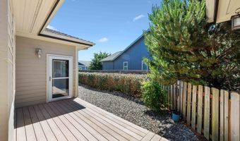 847 CARTER St, Bandon, OR 97411