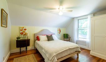 21 Elm St, Belfast, ME 04915